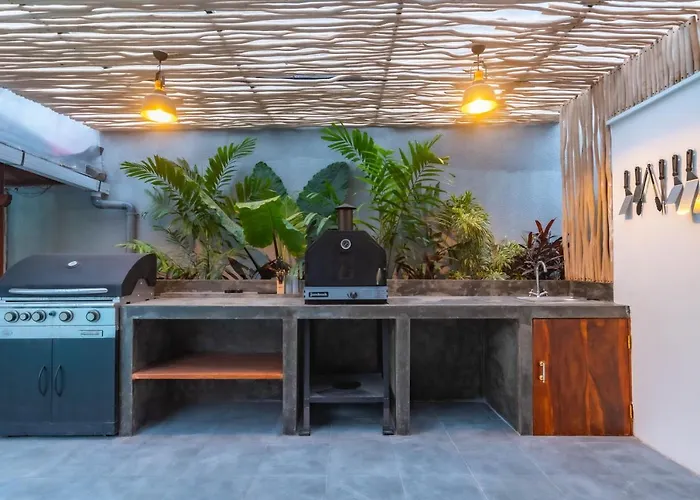 Luxury 5br With Private Pool & Rooftop Lounge Villa