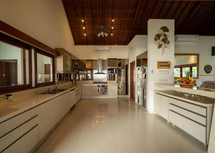 Luxury 5br With Private Pool & Rooftop Lounge *